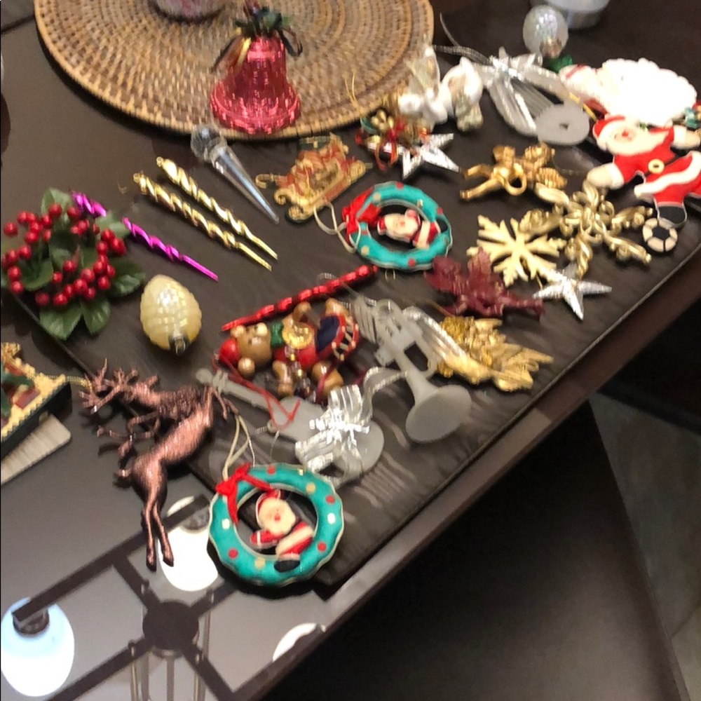 Lot of 30 Christmas various ornements in different shapes/figures/colours